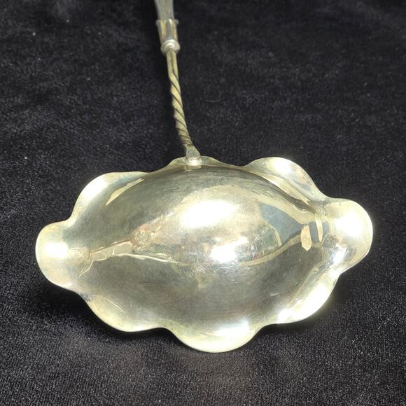Vintage Twisted Handle Scalloped Punch Ladle 15" - Picture 6 of 10